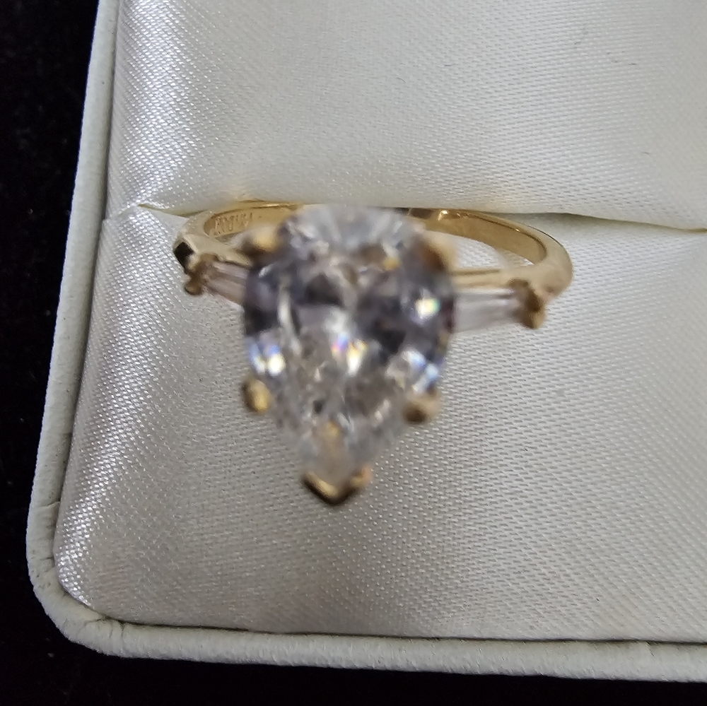 14k CZ 2CT PEAR STAMPED BOUGHT AS MOISSANITE,